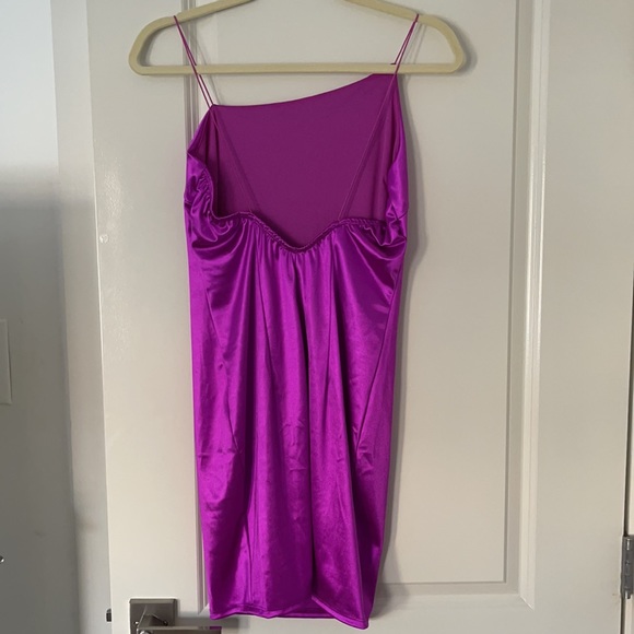 Beautiful spaghetti strap fitted dress - Picture 2 of 2